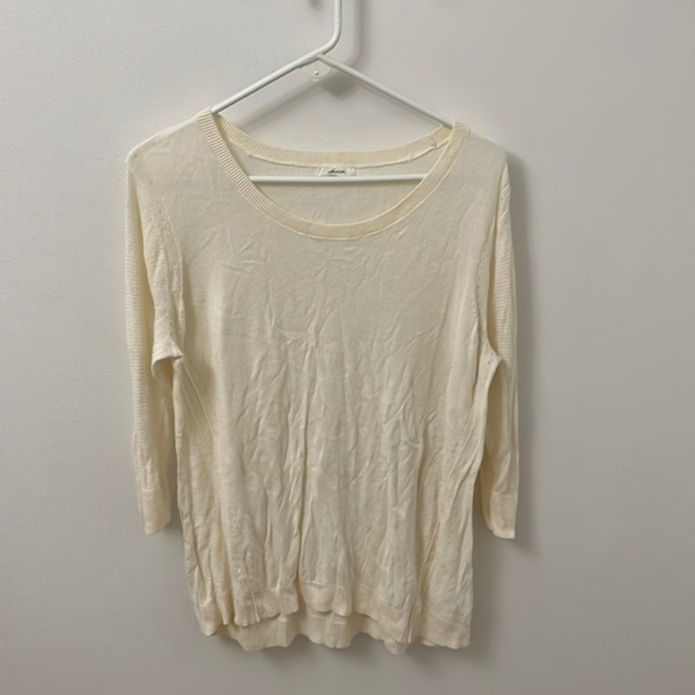 Light weight sweater